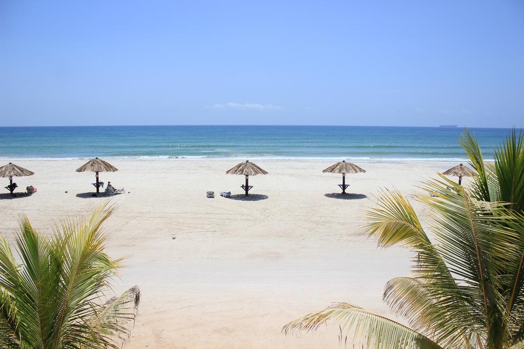 Коло оману. Салала Оман. Salalah Оман пляжи. Оман Салала Beach Resort Salalah 3. Пляж Мугсейль Салала.