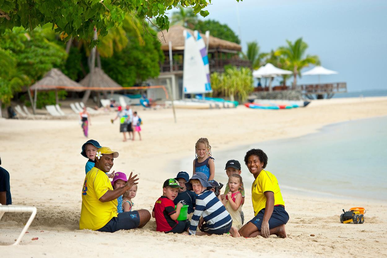 Separate island. Остров для детей. Дети Фиджи. Остров младенцев. Детский остров Мадагаскар.